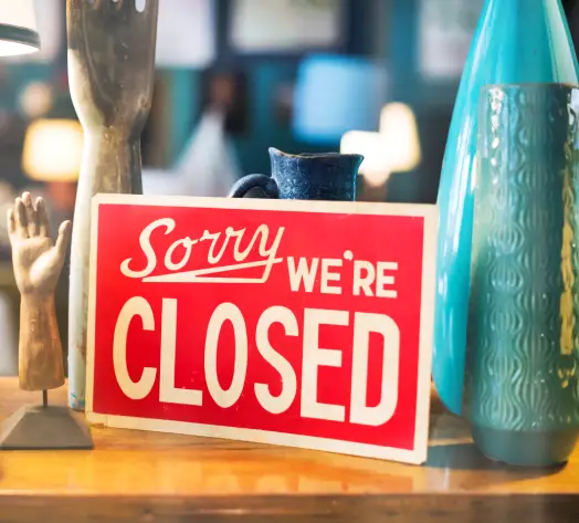 Business Interruption Coverage for Retail Shops Closed store sign due to emergency